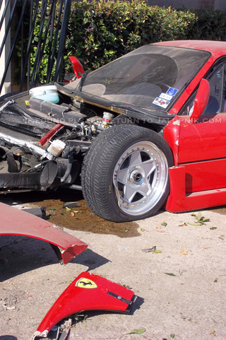 Illustration for article titled Mechanic wrecks out-of-town owner's $500,000 Ferrari F40